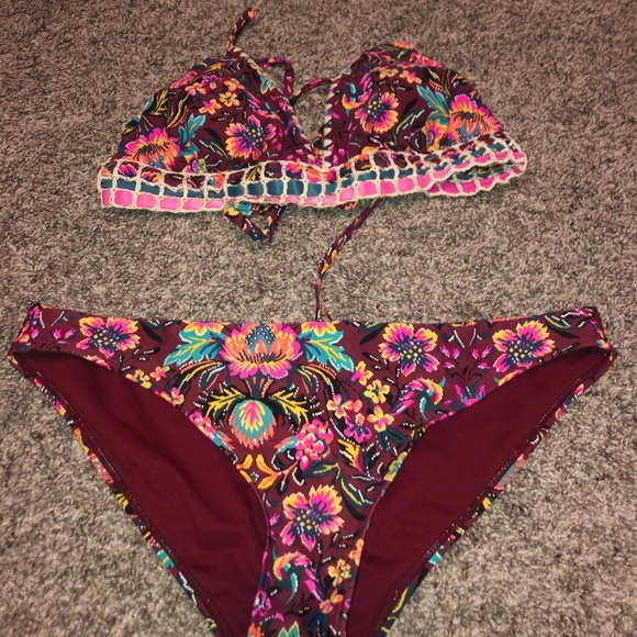 Bikini - Picture 2 of 3